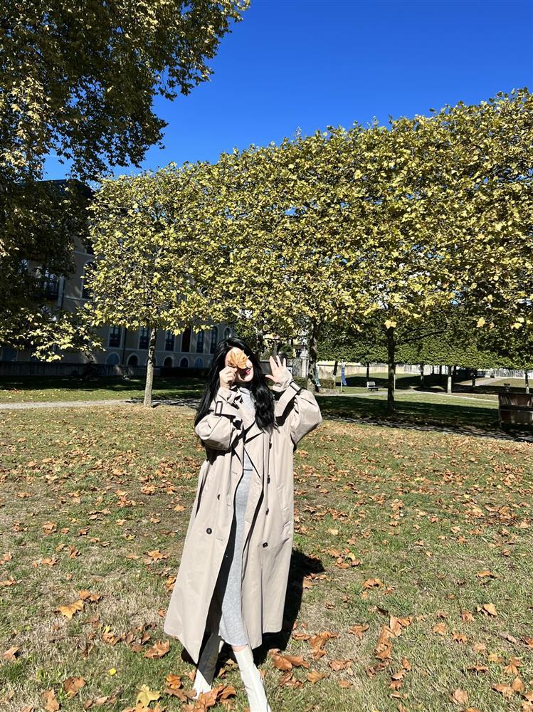 Chu Thanh Huyền công khai nắm tay Quang Hải vi vu trời Tây?-7