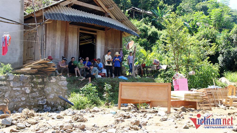 Xót xa cảnh đãi gạo lấm bùn đất ở tâm lũ Kỳ Sơn-2