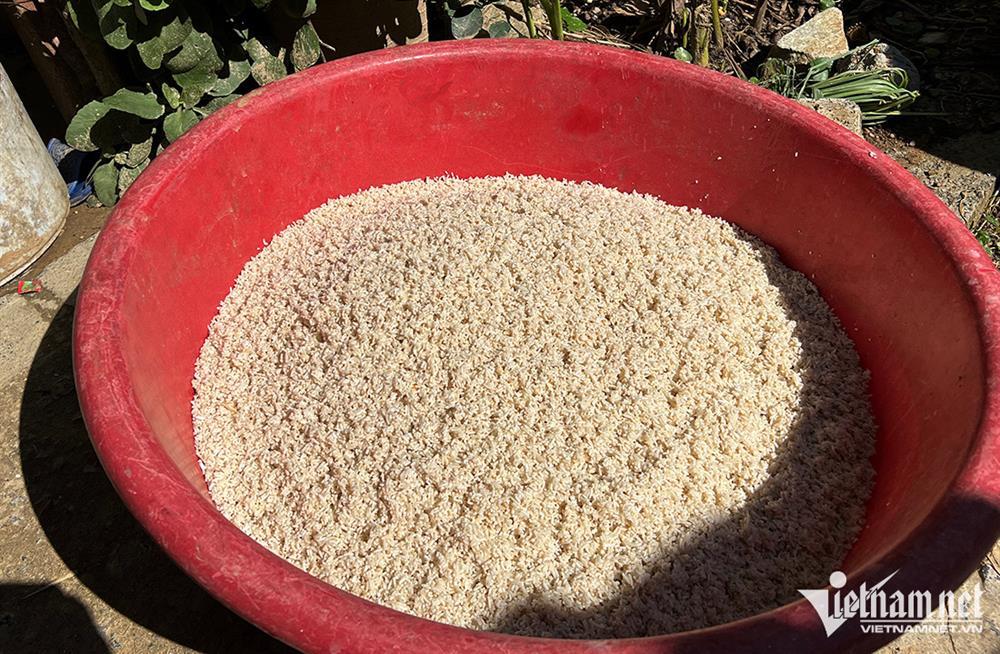 Xót xa cảnh đãi gạo lấm bùn đất ở tâm lũ Kỳ Sơn-10