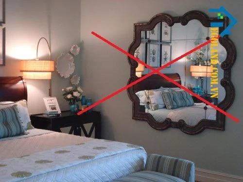 Đầu giường quay 8 hướng: Con cháu không lục đục cũng nợ nần-2