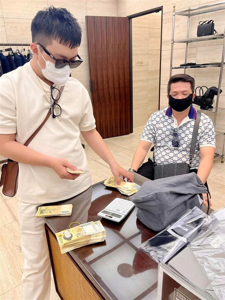 Chồng đại gia hoa mắt trả tiền Đoàn Di Băng mua sắm ở Hàn Quốc-4