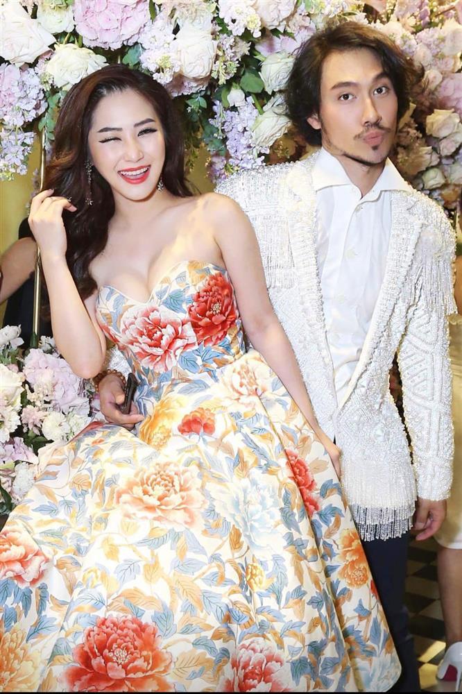 Tin showbiz Việt ngày 5/10: Quách Ngọc Ngoan để lộ mặt con gái-8