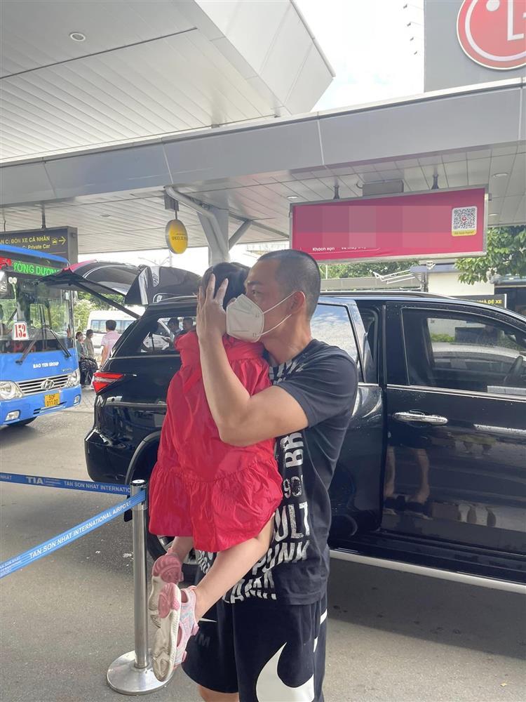 Tin showbiz Việt ngày 5/10: Quách Ngọc Ngoan để lộ mặt con gái-2