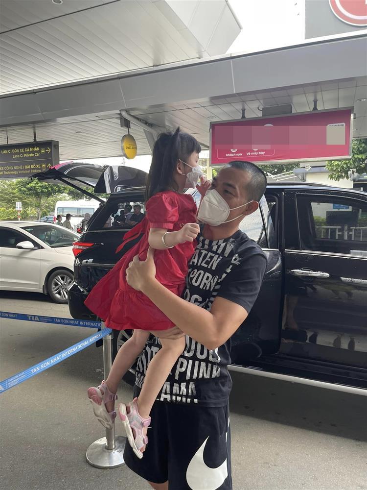 Tin showbiz Việt ngày 5/10: Quách Ngọc Ngoan để lộ mặt con gái-4