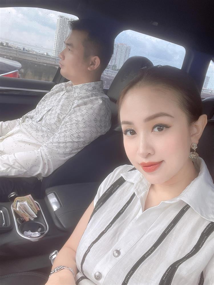 Tin showbiz Việt ngày 5/10: Quách Ngọc Ngoan để lộ mặt con gái-11