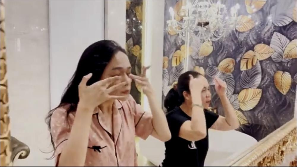 Hương Giang bị netizen nhắc nhở 1 chi tiết khi làm đẹp cùng mẹ-3