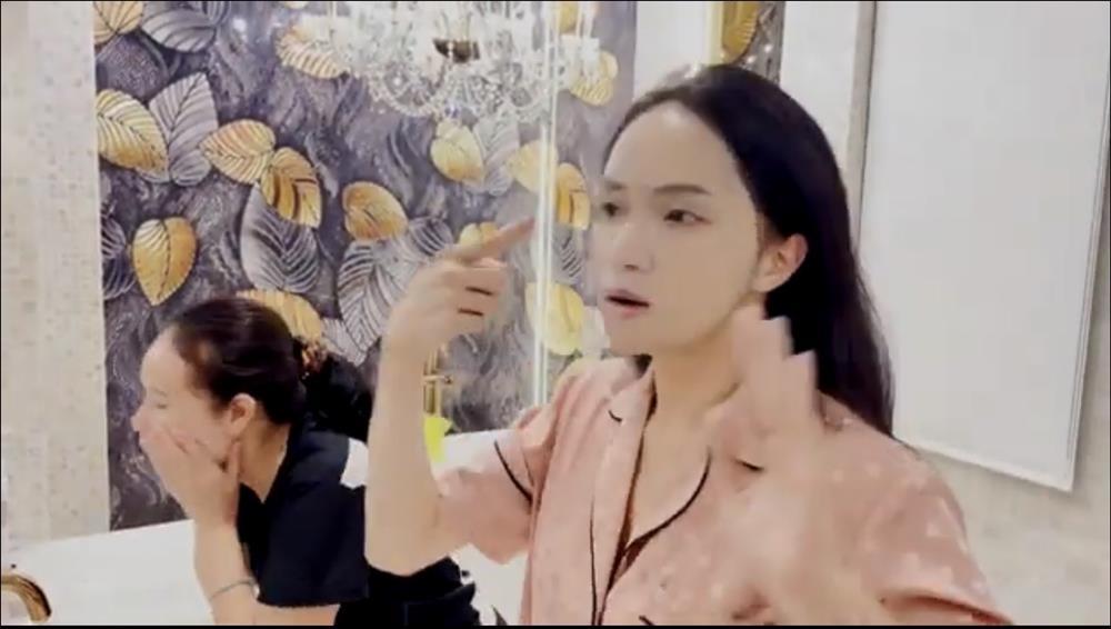 Hương Giang bị netizen nhắc nhở 1 chi tiết khi làm đẹp cùng mẹ-5