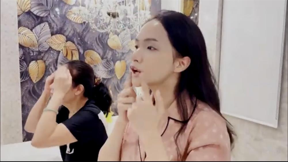 Hương Giang bị netizen nhắc nhở 1 chi tiết khi làm đẹp cùng mẹ-6