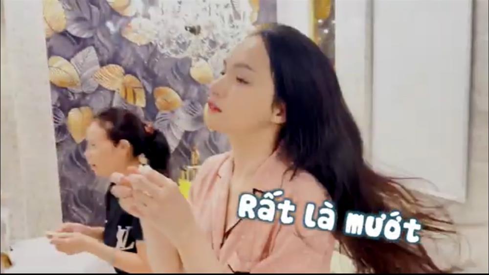 Hương Giang bị netizen nhắc nhở 1 chi tiết khi làm đẹp cùng mẹ-10