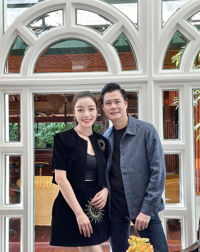 Tin showbiz Việt ngày 5/10: Quách Ngọc Ngoan để lộ mặt con gái-13