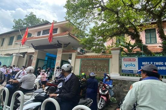 Choáng với quỹ phụ huynh 270 triệu, chi 58 triệu làm quà giáo viên