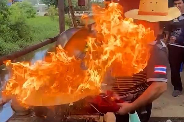 Vết xước trên chảo chống dính nguy hiểm thế nào-2