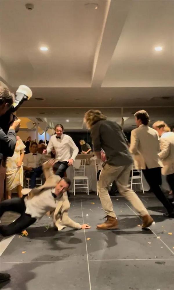 Chú rể gặp sự cố, cô dâu đón đêm tân hôn tại địa điểm không ngờ-1