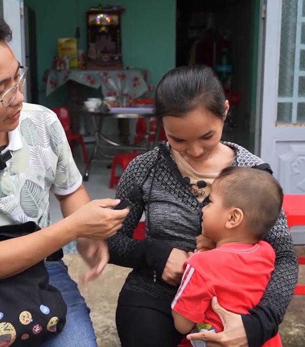 Mẹ đơn thân 28 tuổi chỉ cao 1,04m, chồng bỏ đi khi con 3 tuổi-3