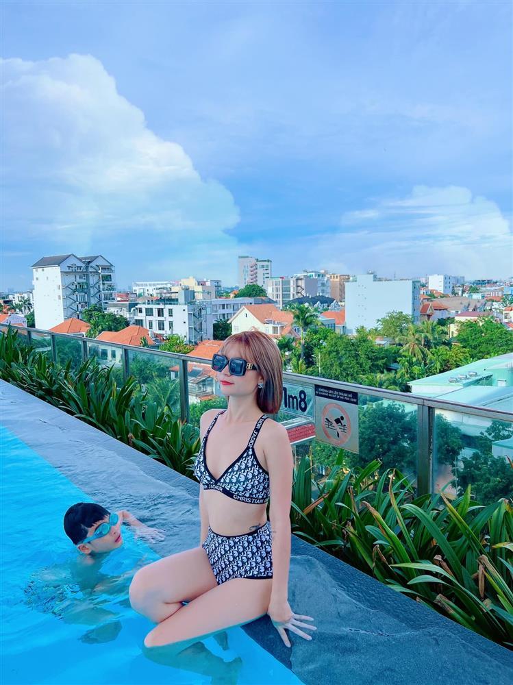 Vợ Mạc Văn Khoa học Phương Trinh Jolie dùng nội y 100 triệu thay bikini-4