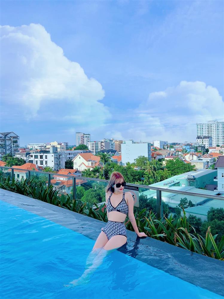 Vợ Mạc Văn Khoa học Phương Trinh Jolie dùng nội y 100 triệu thay bikini-7