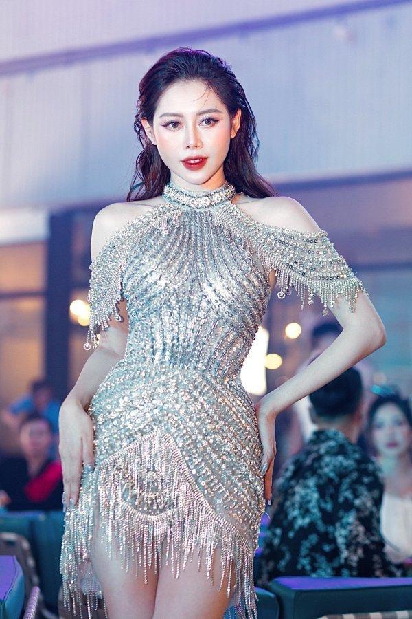 Hot Tiktok Việt Phương Thoa liên tục lộ mặt mụn, da đen nhẻm-11