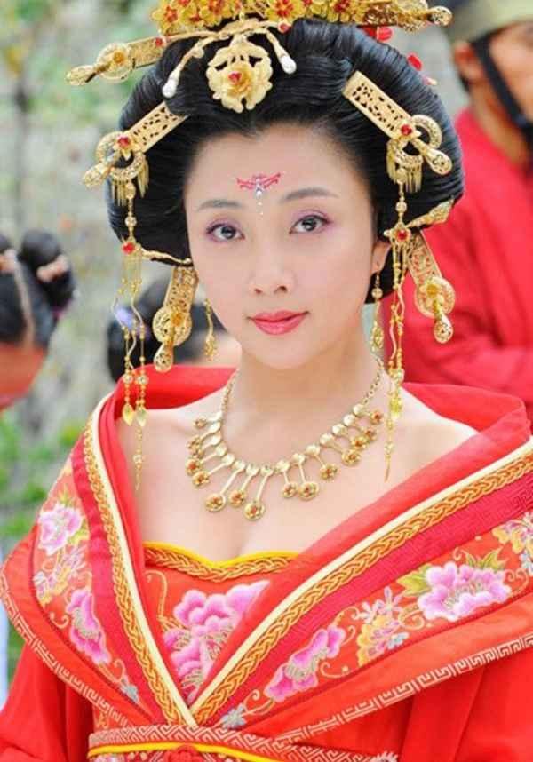 Võ Tắc Thiên lẳng lơ nhất gây ngỡ ngàng vì nhan sắc đời thực-2