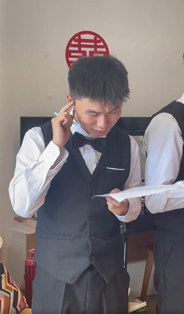 Đi rước dâu, phù rể xanh mặt khi bị bắt giải đề IELTS ngay tại chỗ-4