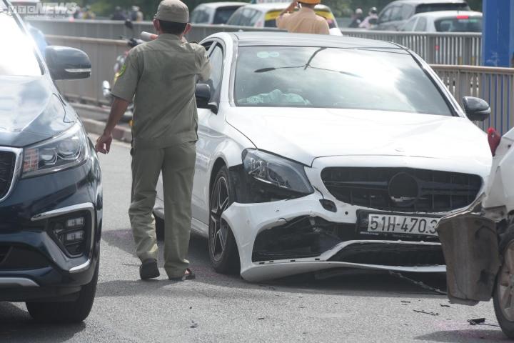 5 ô tô tông liên hoàn, cầu Sài Gòn ùn tắc kéo dài hơn 2km-1