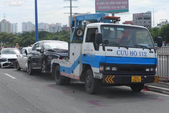 5 ô tô tông liên hoàn, cầu Sài Gòn ùn tắc kéo dài hơn 2km-4