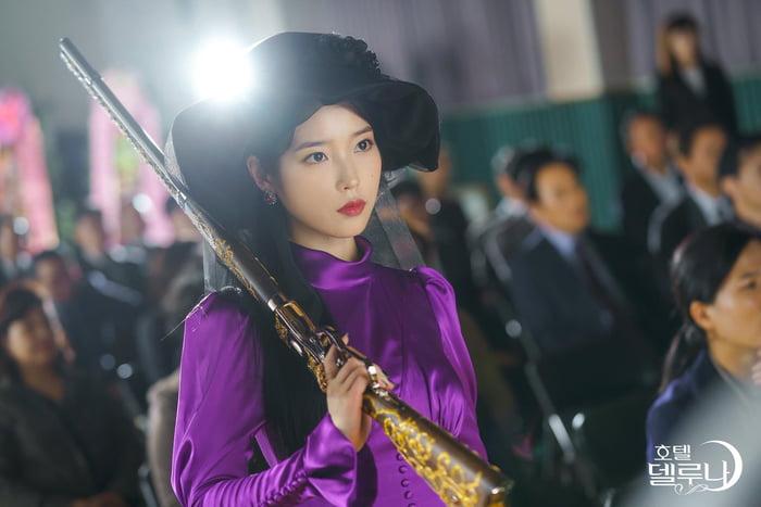 Từ Moon Lovers đến Hotel Del Luna, IU luôn mặc đỉnh miễn chê-1