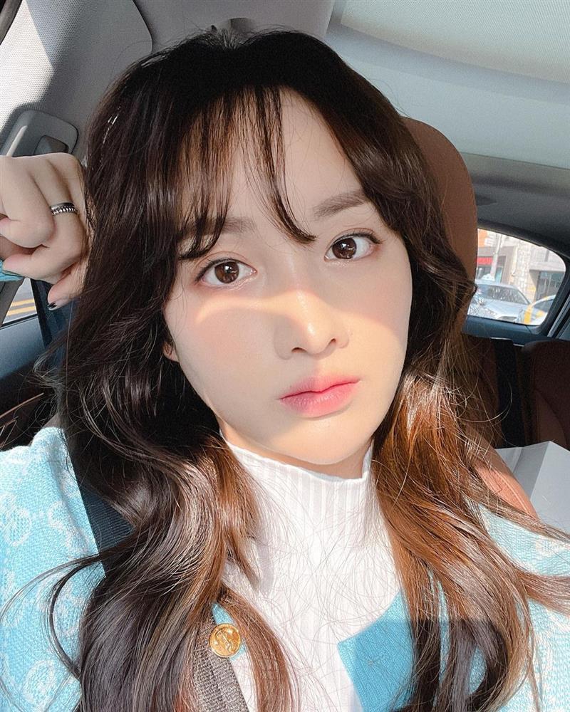 Rộ tin Bi Rain ngoại tình với cô gái gương mặt giống Kim Tae Hee-2