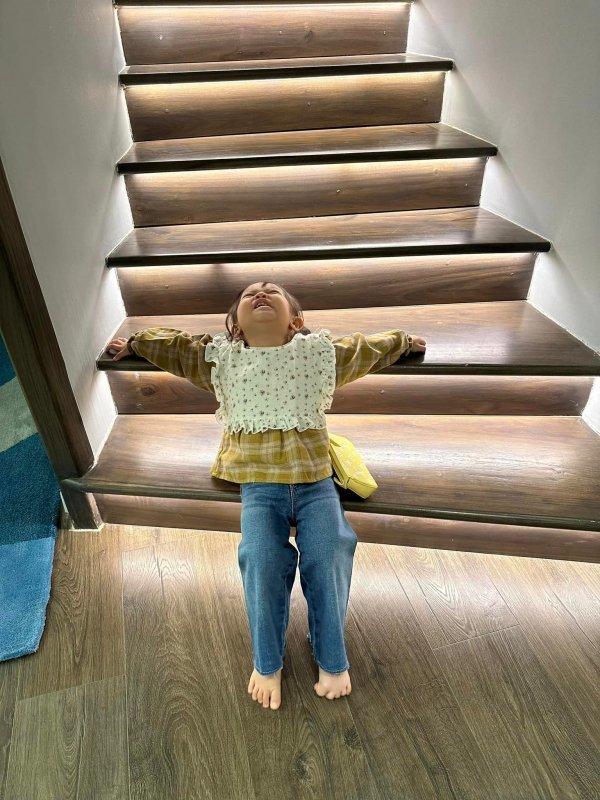 Ái nữ Cường Đô La làm dáng với túi 22 triệu điệu hơn mẹ-4