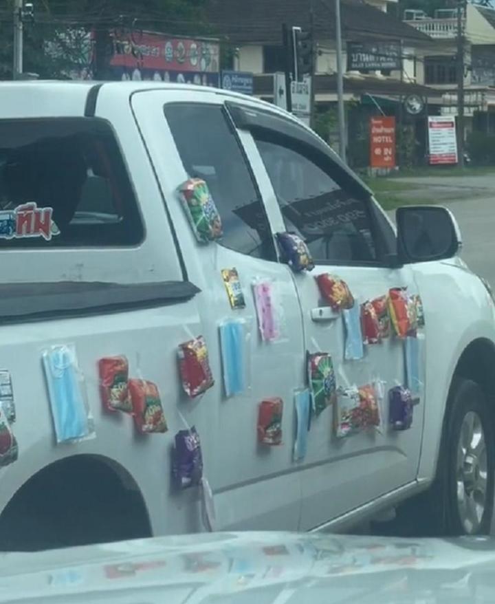 Xe tải dán bánh kẹo chạy khắp phố đính kèm lời kêu gọi đáng yêu-2