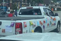 Xe tải dán bánh kẹo chạy khắp phố đính kèm lời kêu gọi đáng yêu