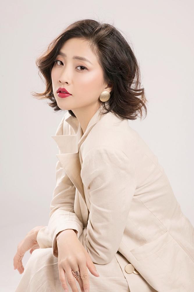 Liêu Hà Trinh tìm bạn mất liên lạc 10 năm mời cưới, netizen ngơ ngác-1