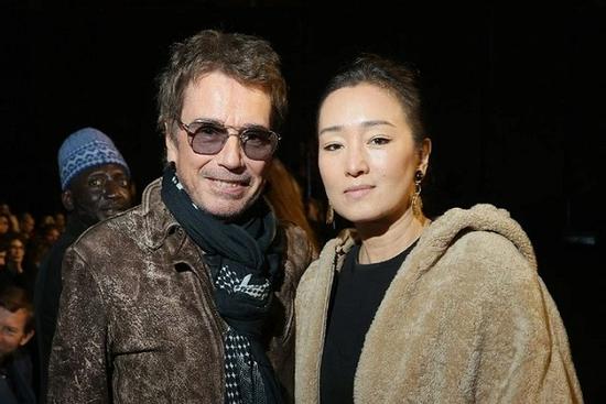 Hình ảnh hiếm hoi 'người đàn bà đẹp' Củng Lợi bên chồng