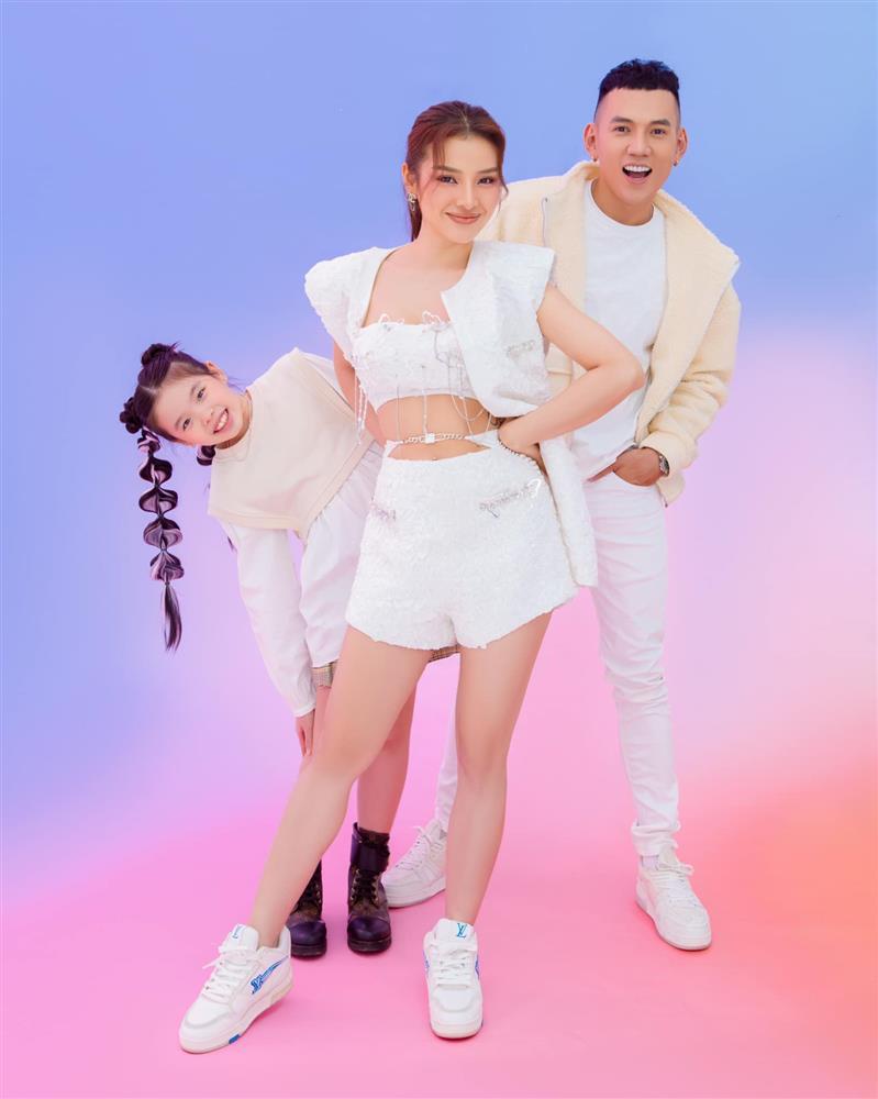 Tròn mắt cảnh Phương Trinh Jolie cõng cả chồng lẫn con-2