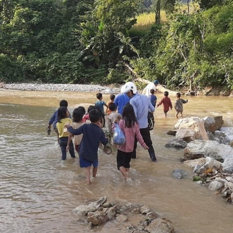 Nhói lòng những cặp lồng cơm của các em học sinh vùng cao-1