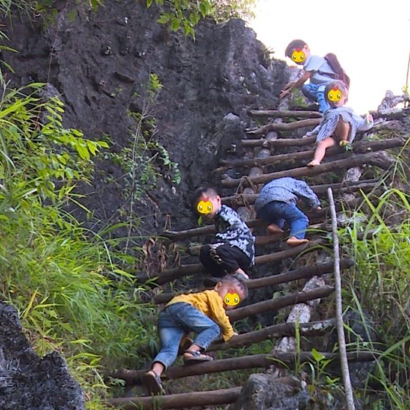 Nhói lòng những cặp lồng cơm của các em học sinh vùng cao-2