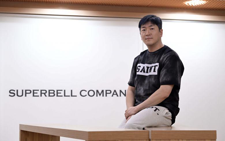 Từ nhân viên bán gà trở thành producer đối tác của IU - SNSD-2