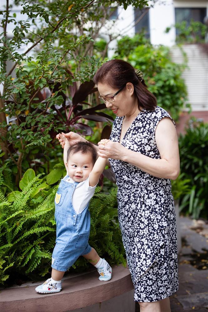 Mẹ vợ Shark Hưng lần đầu lộ diện bên cặp cháu song sinh-3