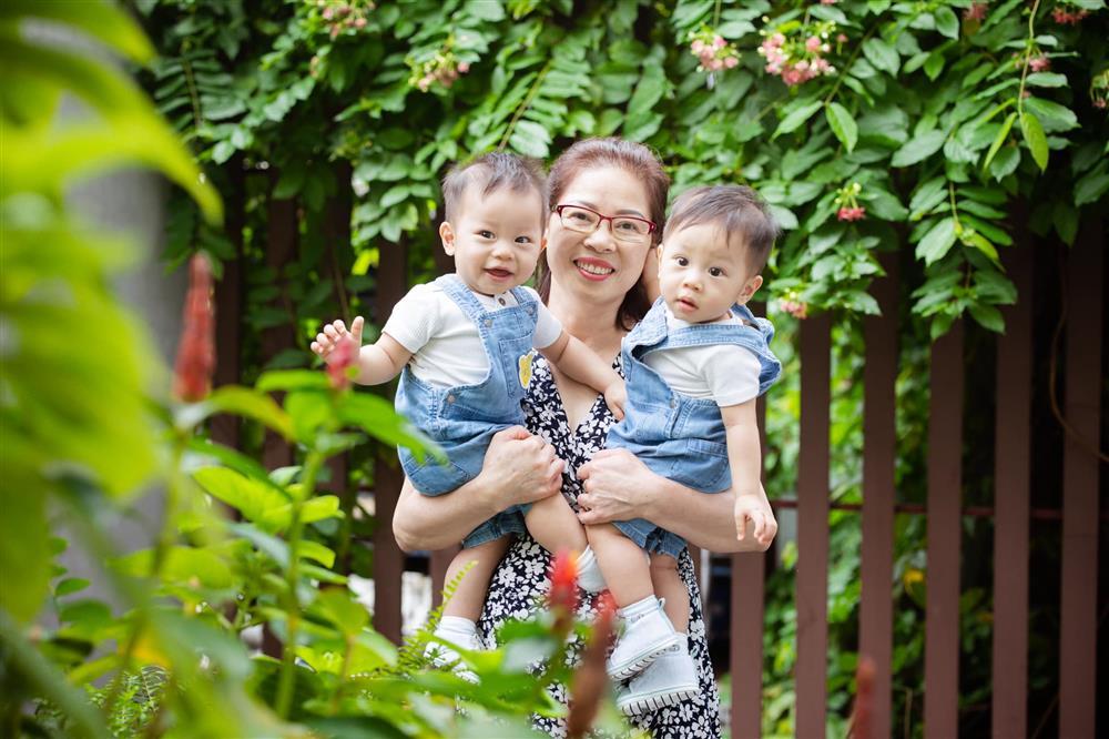 Mẹ vợ Shark Hưng lần đầu lộ diện bên cặp cháu song sinh-2