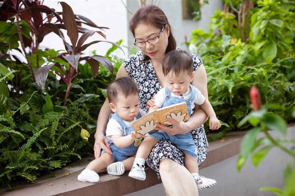 Mẹ vợ Shark Hưng lần đầu lộ diện bên cặp cháu song sinh-6