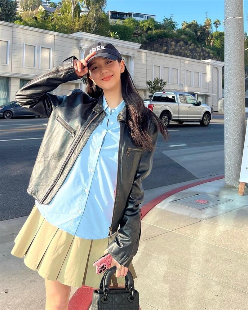 Mix áo khoác da mùa lạnh tôn dáng như Rosé, Jisoo-2