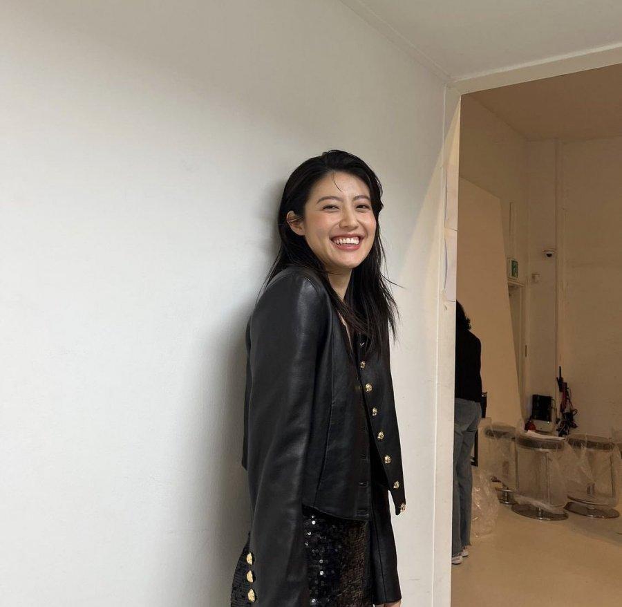 Mix áo khoác da mùa lạnh tôn dáng như Rosé, Jisoo-4