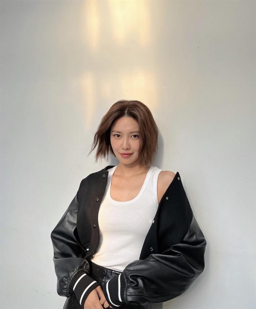 Mix áo khoác da mùa lạnh tôn dáng như Rosé, Jisoo-5