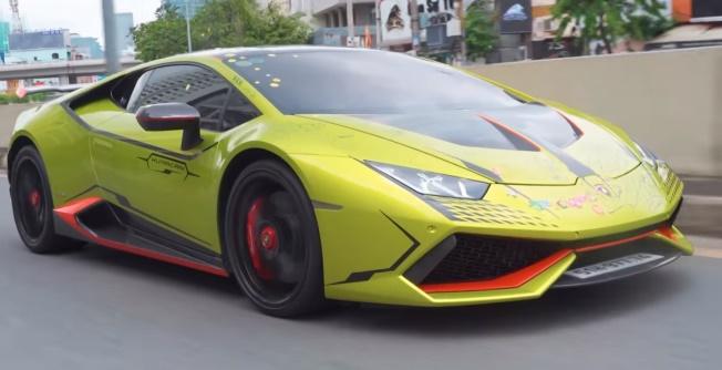 Đại gia Quốc Vũ thay áo cho siêu bò bị vợ con vẽ bẩn-6