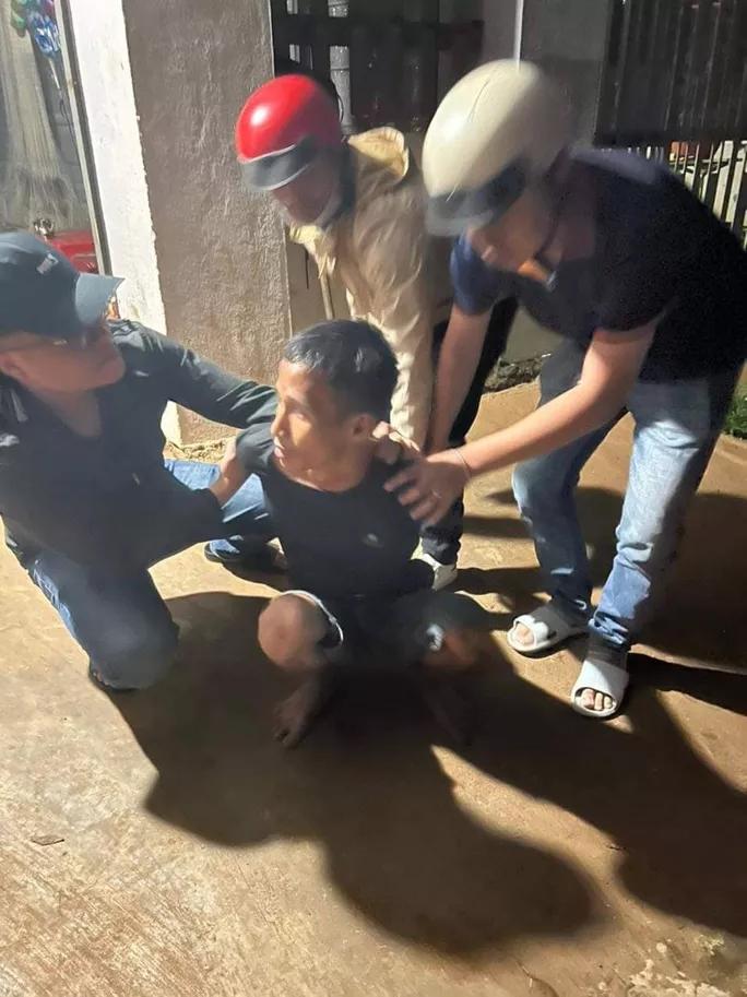 Đã bắt được nghi phạm vừa ra tù đâm chết người trên đường-1