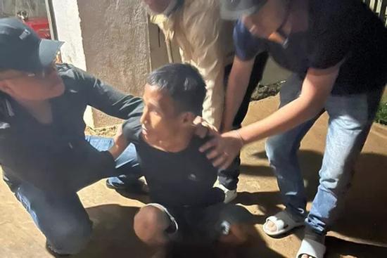 Đã bắt được nghi phạm vừa ra tù đâm chết người trên đường