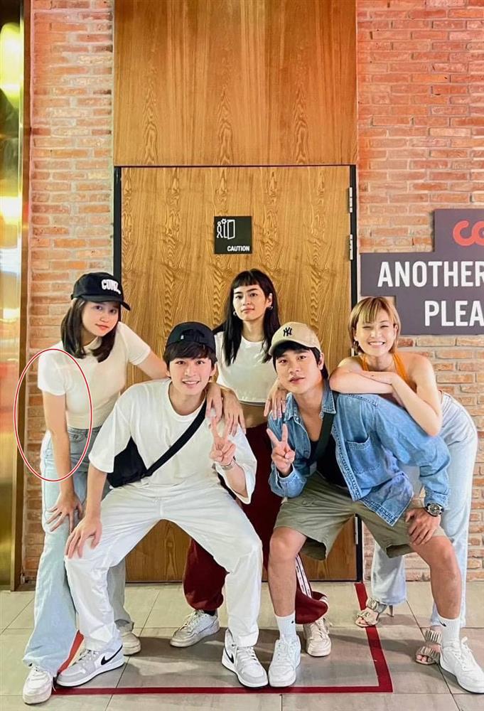 Trúc Anh Mắt Biếc bị soi photoshop độ dáng sau khi tăng 8kg-3