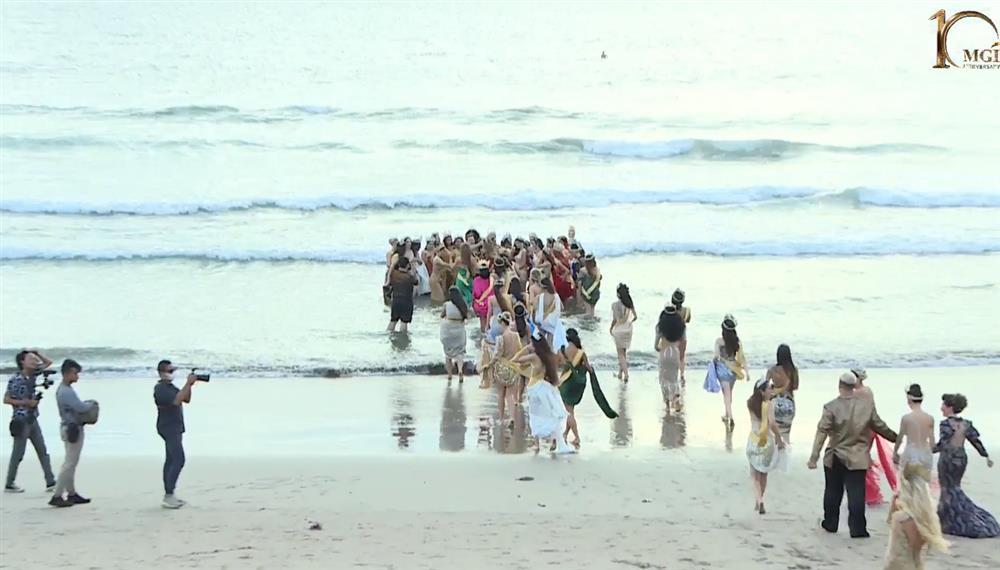 Nhìn Thiên Ân lưới đánh cá, dân mạng lại thương miss quấn chăn-7