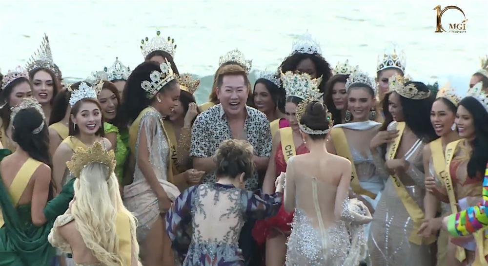 Nhìn Thiên Ân lưới đánh cá, dân mạng lại thương miss quấn chăn-12