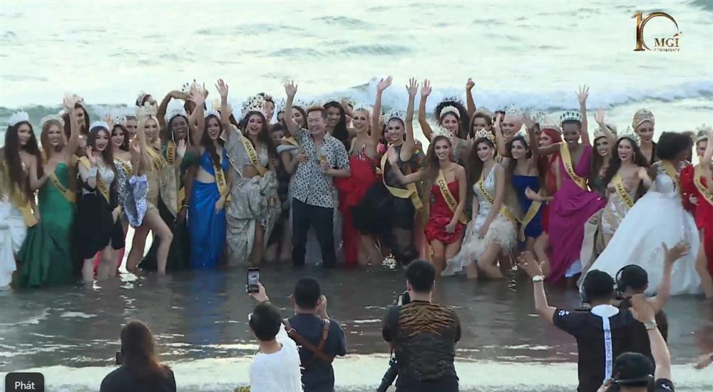 Nhìn Thiên Ân lưới đánh cá, dân mạng lại thương miss quấn chăn-16