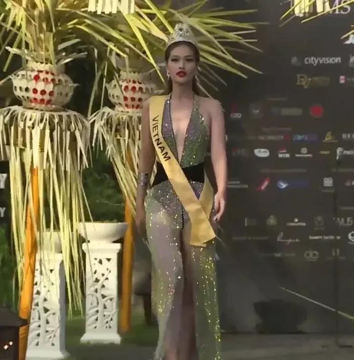 Nhìn Thiên Ân lưới đánh cá, dân mạng lại thương miss quấn chăn-20